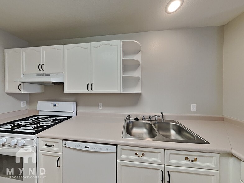 Building Photo - 2604 Noble Fir Ave