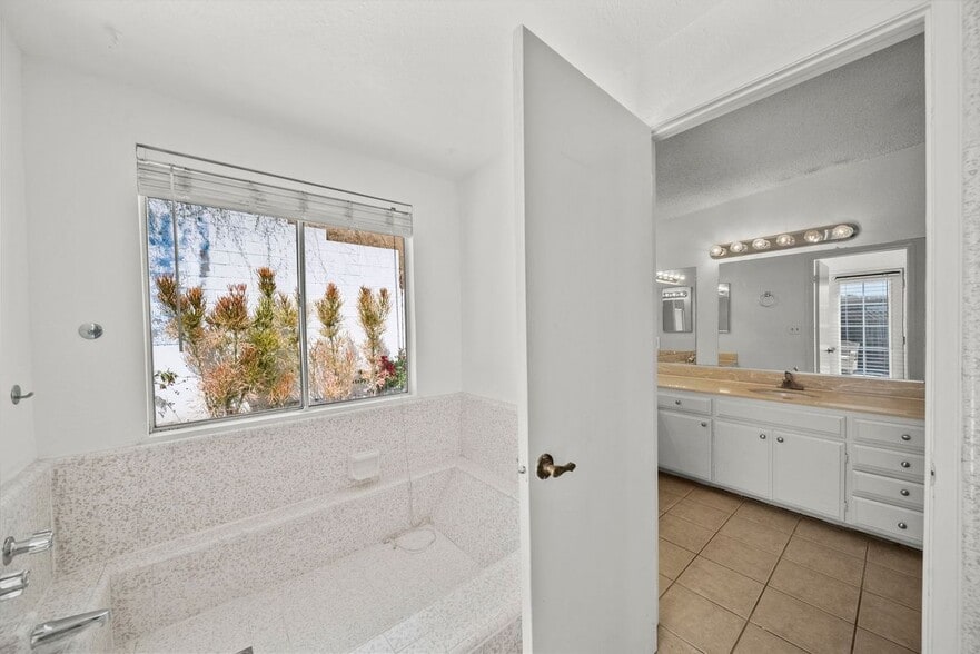 Building Photo - 22647 Margarita Dr