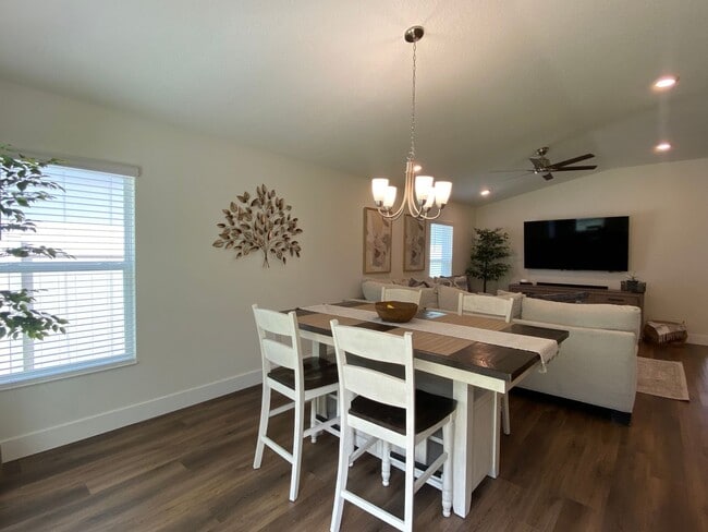 Building Photo - Spacious 4 Bed, 2 Bath Home Backing to Pre...