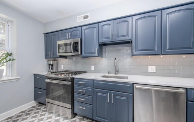 Building Photo - 307 Gaskill St