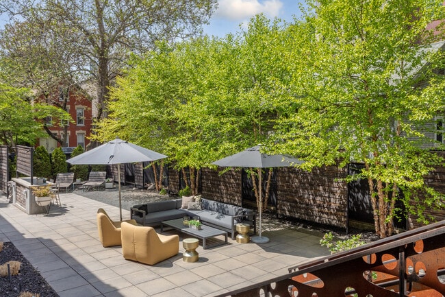 Building Photo - 1019 N Wolcott Ave