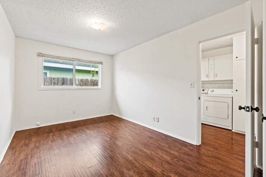 Building Photo - 3341 Porter Ln