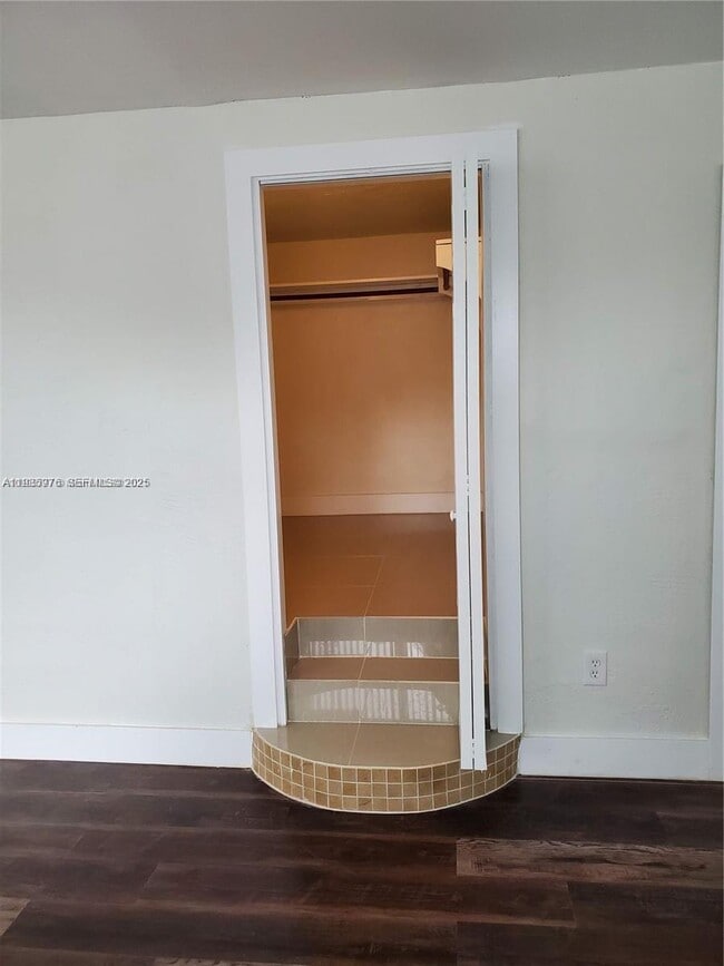 Building Photo - 701 Columbus Pkwy