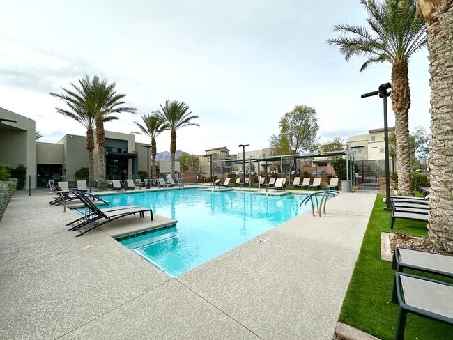 Building Photo - Charleston & 215 Aka Affinity