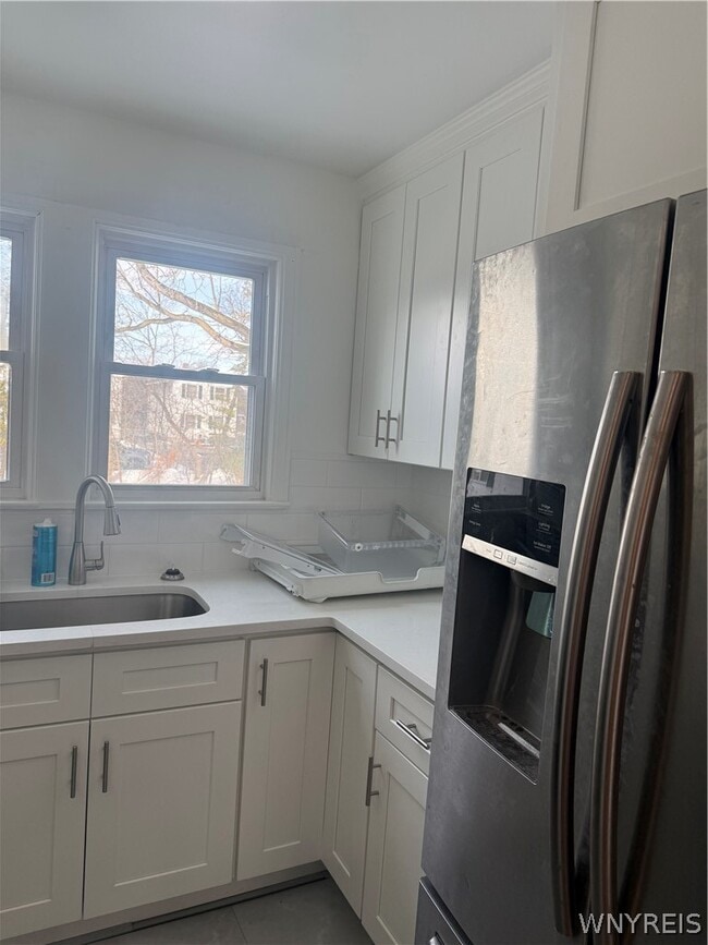 Building Photo - 153 Park Dr