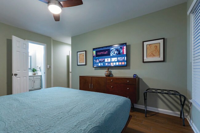 Building Photo - 125 W Victoria Ct