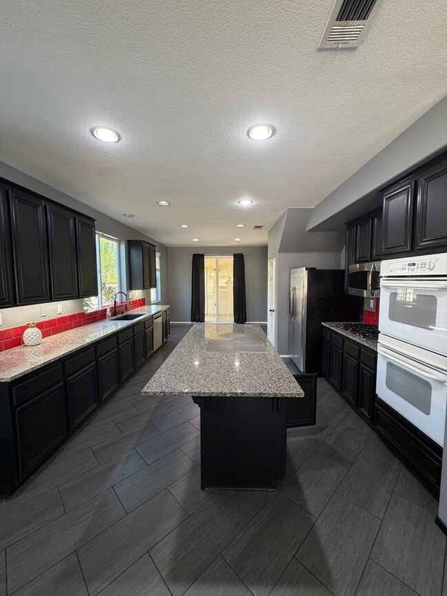 Building Photo - 885 Alsace Dr