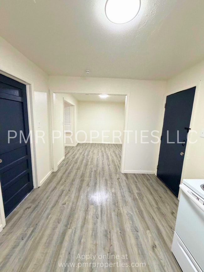 Building Photo - 2 Bedrooms/1 Bathroom House