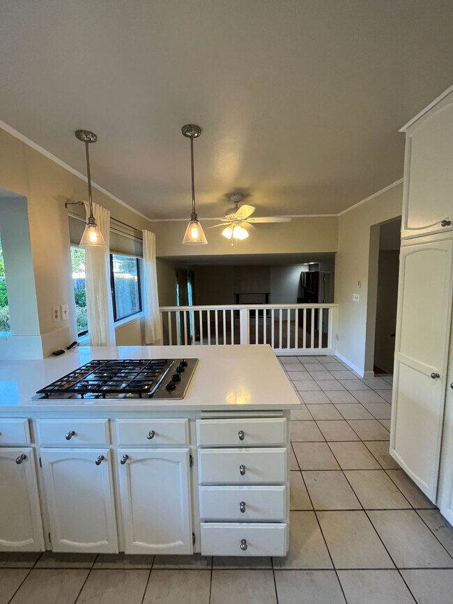 Building Photo - *Holiday Move In Special, $500 Off First Month's Rent! Large 4 bedroom/ 2.5 Bathroom Home for Ren...