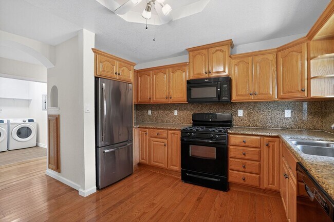 Building Photo - 2230 Sol St