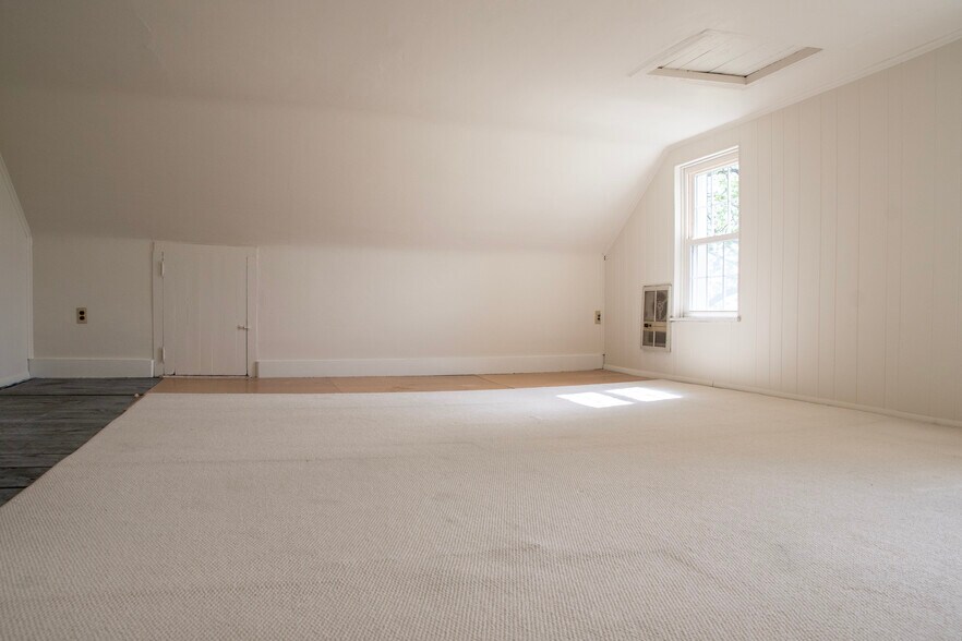 Building Photo - 488 S Colebrook Rd