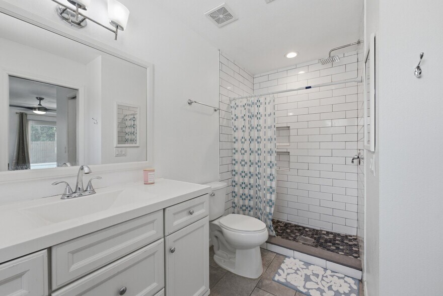 Building Photo - 4404 Meadow Creek Cir