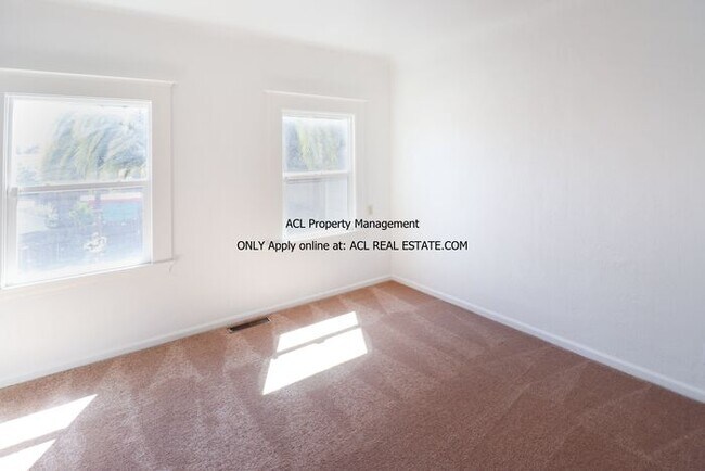 Building Photo - Nicely Located, Pet Friendly, Lake Merritt...