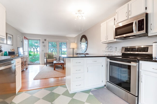 Building Photo - 412 St Charles Ct