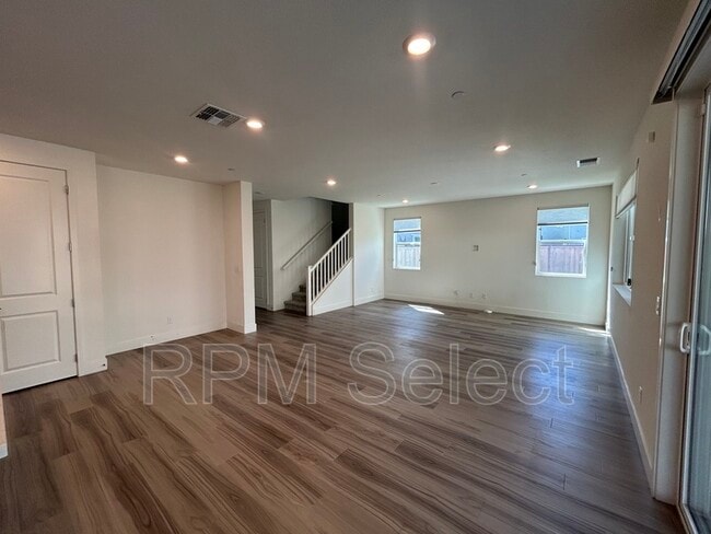 Building Photo - 5762 Caprice Ct
