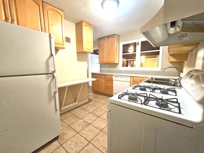 Building Photo - Spacious Ranch Home