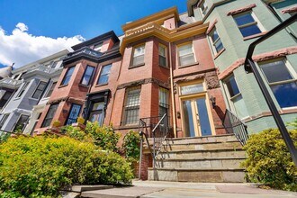 Building Photo - Professionally Managed// 3 Bedroom 2 Bathroom Condo // Kalorama/Dupont Circle// 1 Parking Spot In...