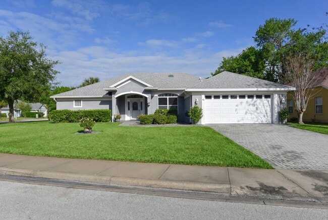 Building Photo - 11 Manderley Ln