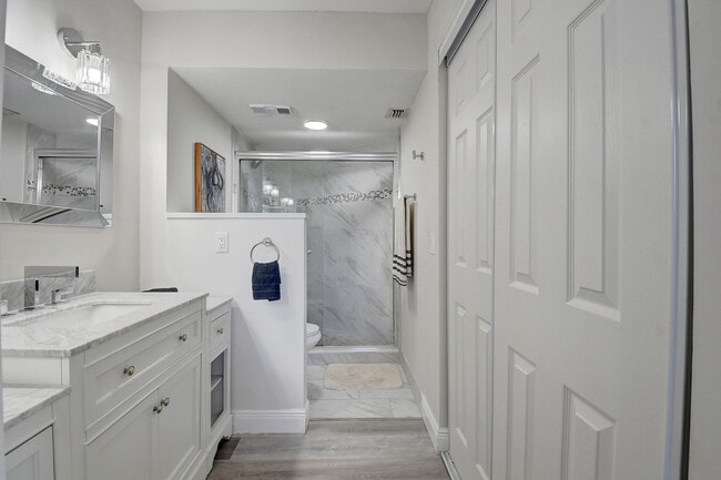 Building Photo - 600 Egret Cir