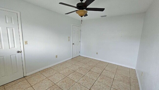 Building Photo - 3 Bedroom Pool Home in North Port - Rent I...