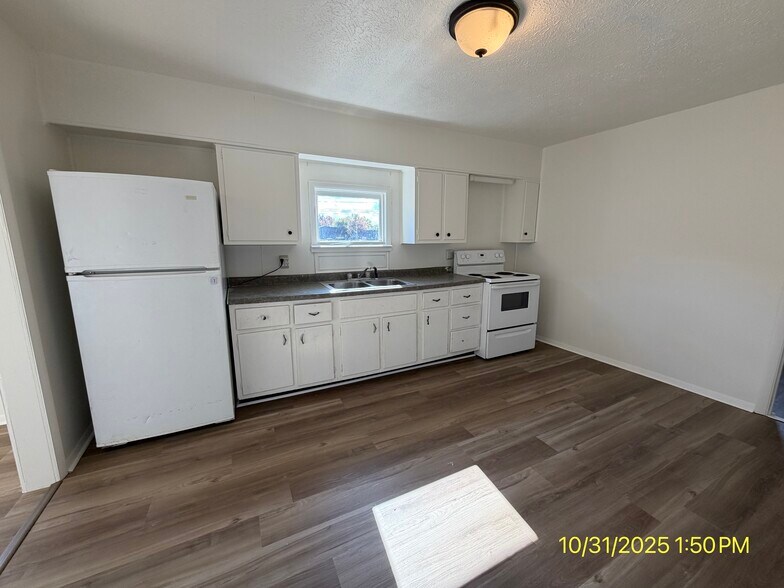 Building Photo - 3219 S Vine St