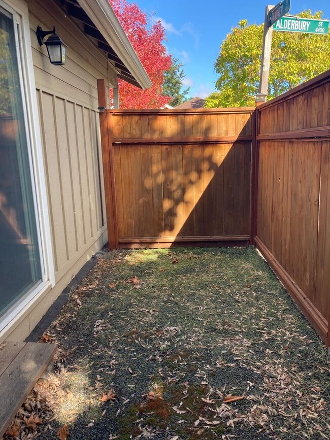 Building Photo - (HAI) Cozy 2-Bedroom, 1-Bathroom Home!