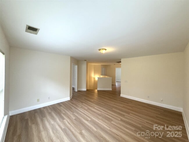 Building Photo - 1207 Jade Glen Dr