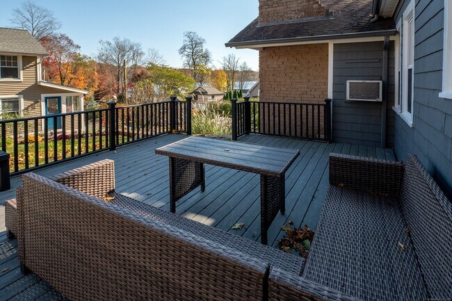 Building Photo - 21 Edge Hill Rd