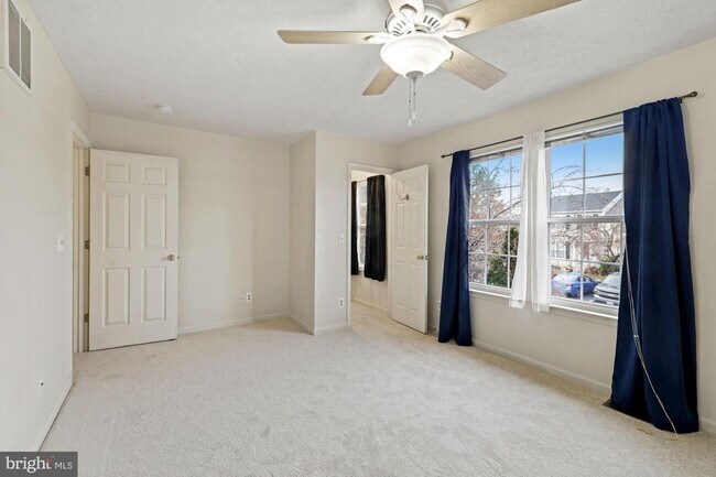 Building Photo - 321 Copperfield Ln