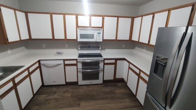 Building Photo - 90 Century Ct