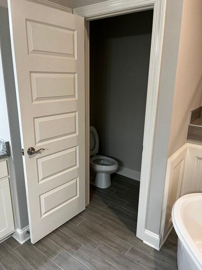 Building Photo - Custom Built home in a quiet subdivision