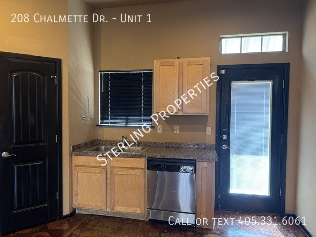 Building Photo - 208 Chalmette Dr