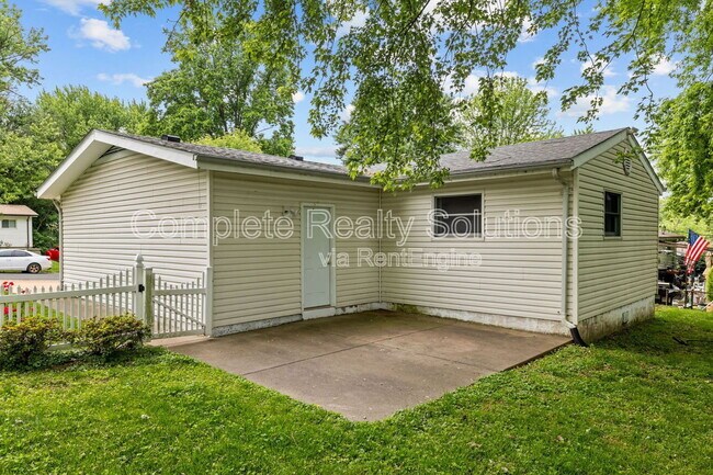 Building Photo - 1115 Hadwin Dr