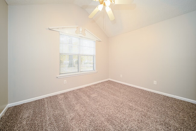 Building Photo - Fantastic 3bd/2ba home! Let yourself in!