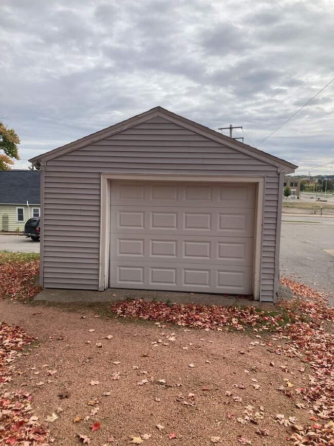 Building Photo - 2 Bed 1 Bath Single Family Home in Wausau