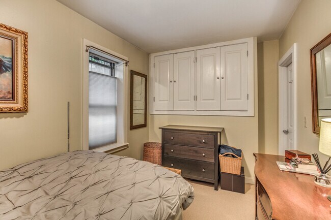 Building Photo - Two Bed Near Northeastern - No Fee