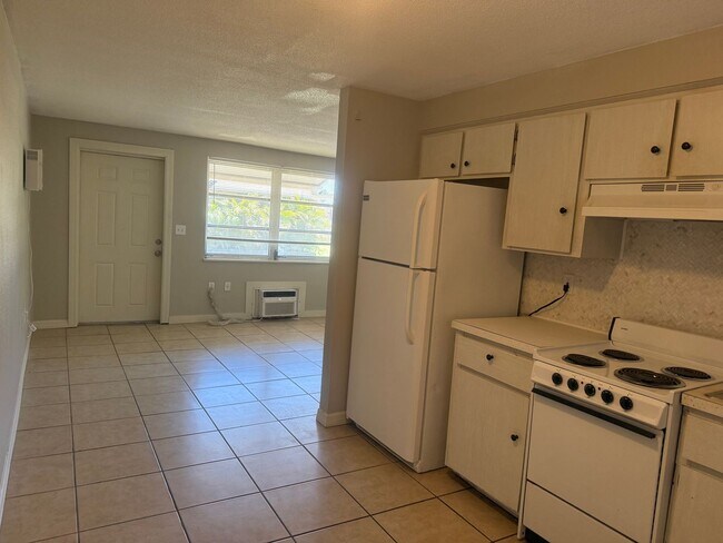 Building Photo - Palmetto Gardens 2/1 duplex