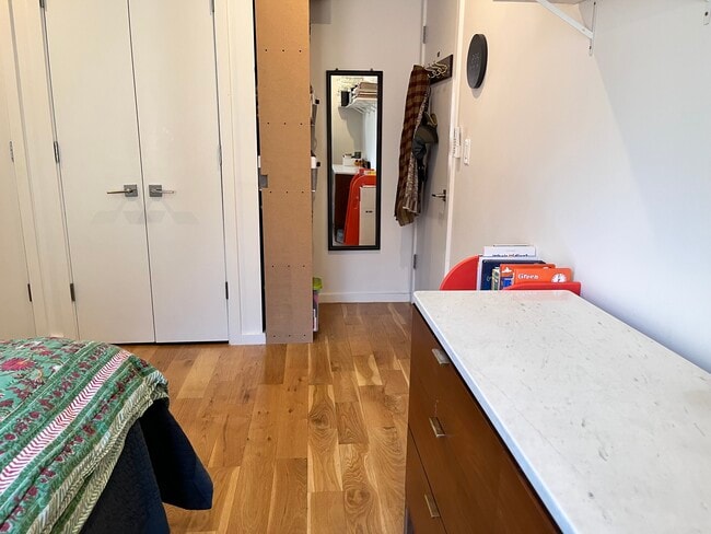 Building Photo - 311 Hart St