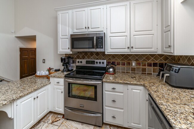 Building Photo - 230 Jacobs Creek Rd