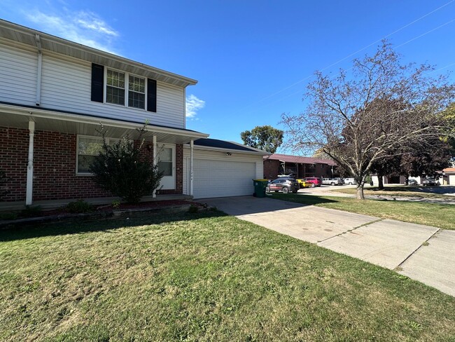 Building Photo - Reserve Street Duplex