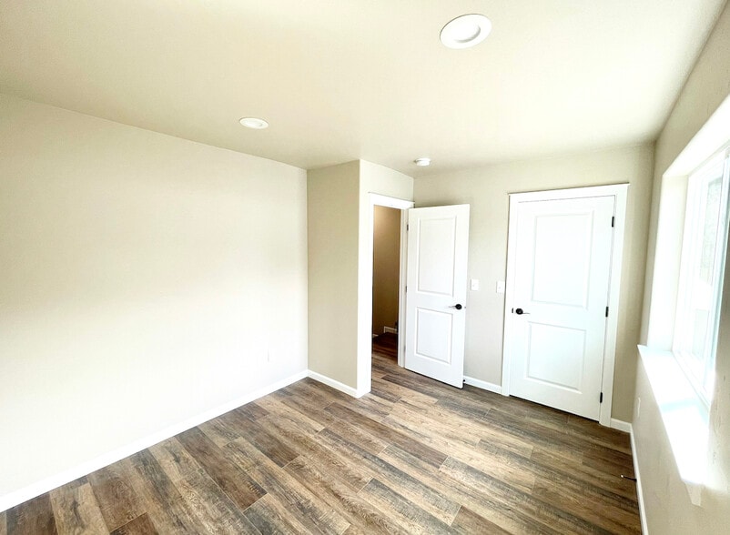 Walk-in closet bedroom 2 With A/C - 1005 Prospect St