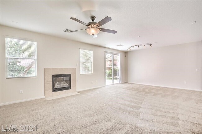 Building Photo - 2121 Silvereye Dr