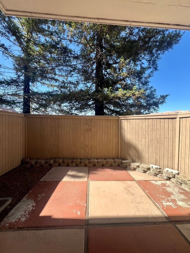 Building Photo - Stunning, spacious and large Milpitas cond...