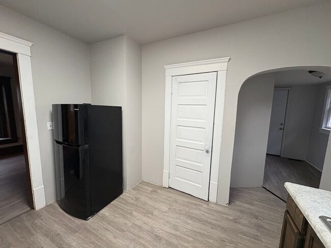 Building Photo - 96 Hall St