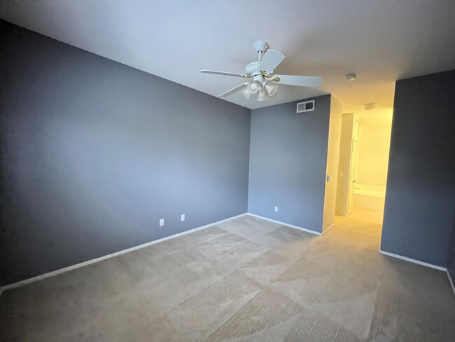 Building Photo - Cozy 2 Bedroom 2 Bathroom Condo in Gated C...