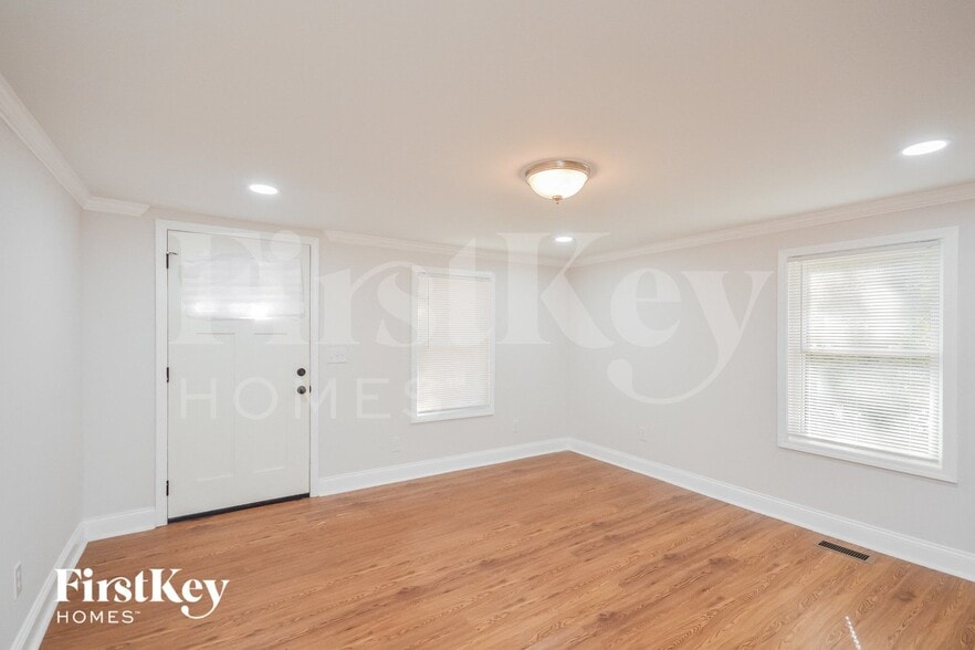 Building Photo - 4687 Clemmons Dr