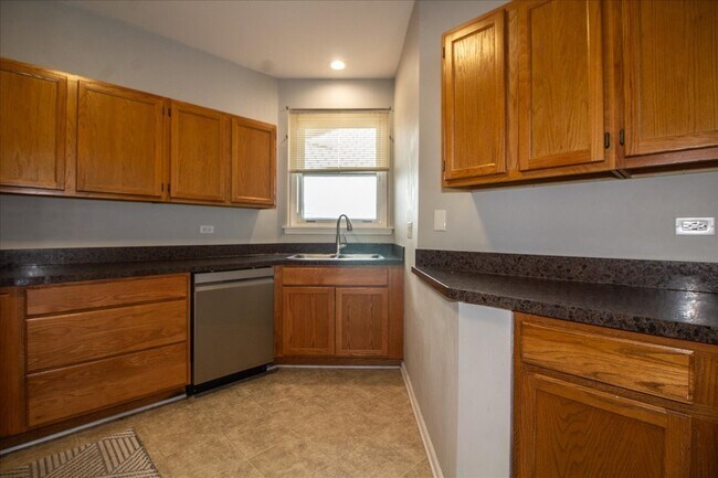 Building Photo - 1216 Tennyson Ln
