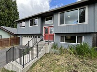 Building Photo - Spacious Milwaukie Home with Bonus Room, Large Fenced Yard and Shed/Workshop