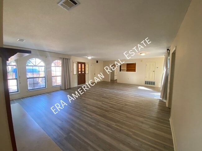 Building Photo - 925 Holbrook Cir