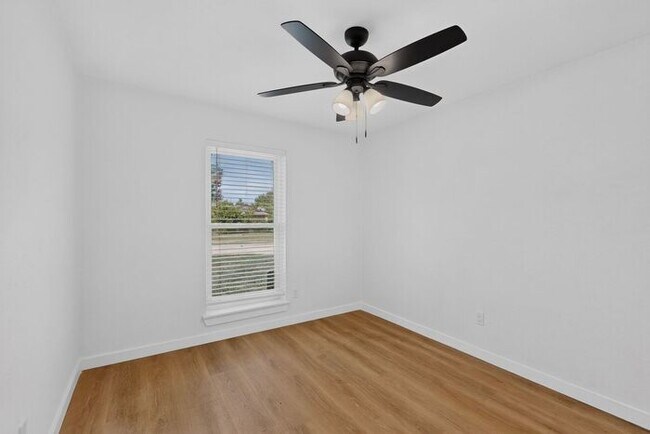 Building Photo - Gem In Flower Mound Waiting On You!!!